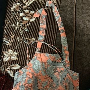 Crop top spaghetti straps very cute crop top it also shows the back